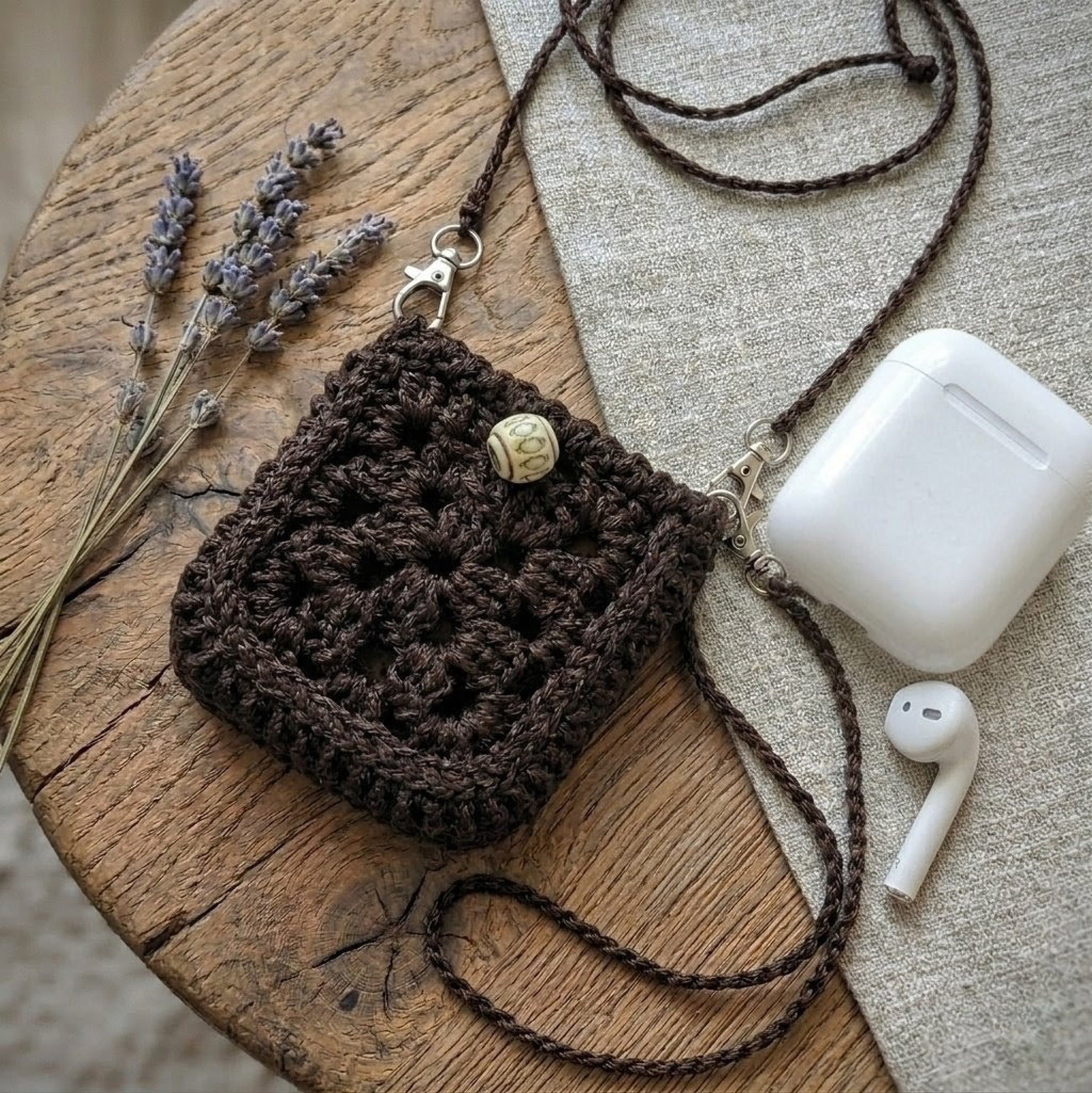 Mini earphone case “Pinterest Vibe” (chocolate)